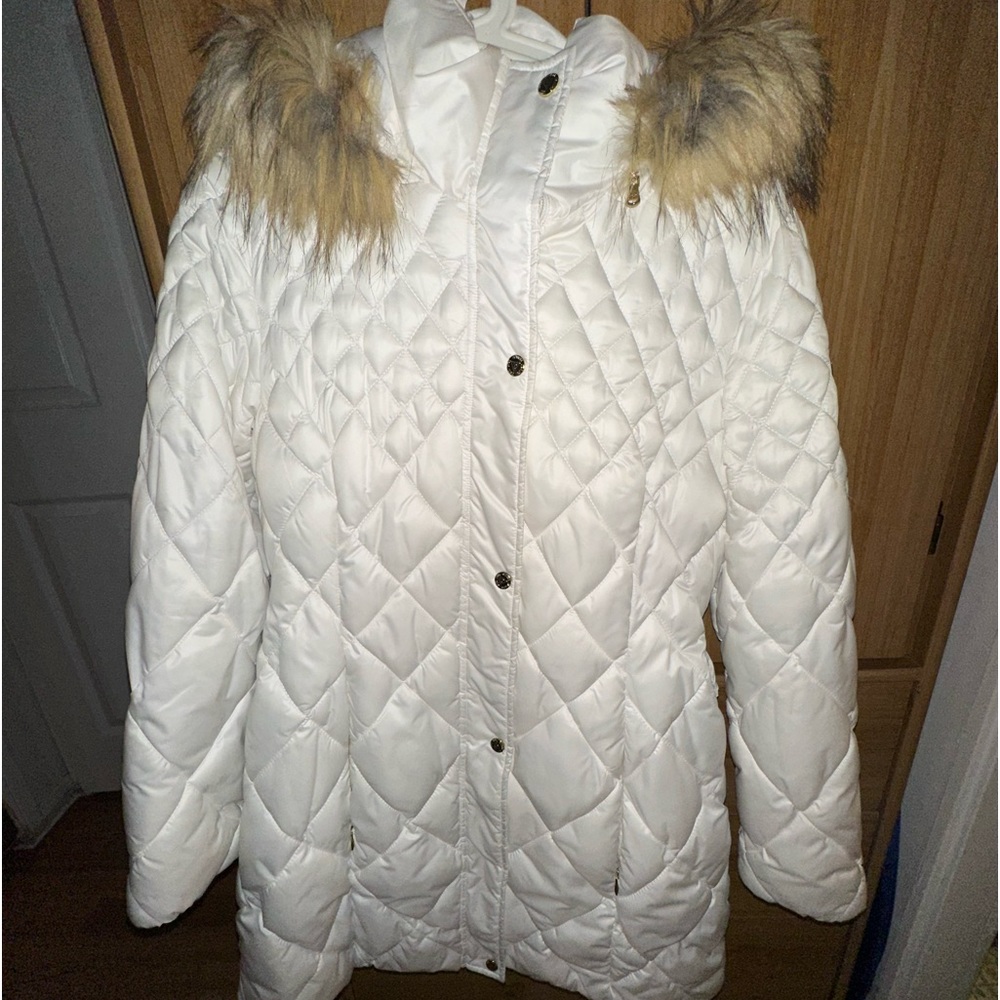 Guess White Winter Coat 🧥